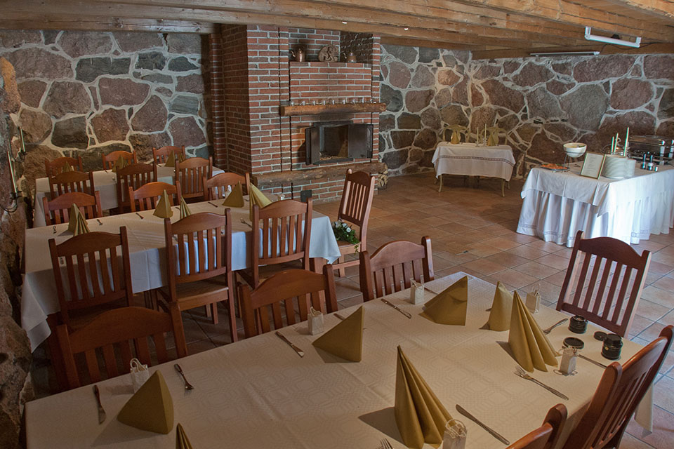 Makasiiniravintola alakerta 2